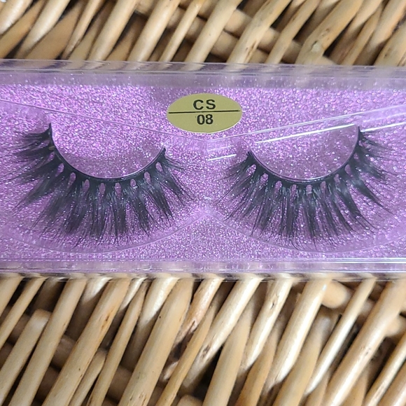 Lashes - Picture 9 of 11